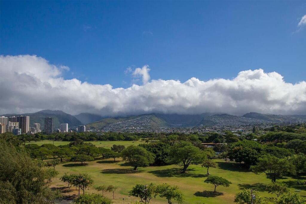 Diamond Head Beach Hotel Honolulu Bagian luar foto