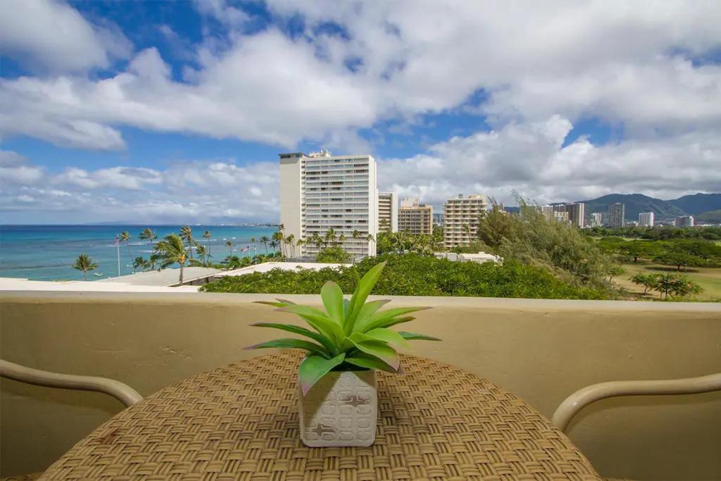 Diamond Head Beach Hotel Honolulu Bagian luar foto